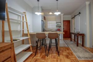 #Spacious Cozy Stay- Free parking