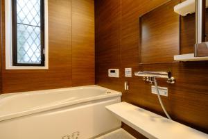 Kichijoji Urban Retreat - 2F Boutique House - Steps to Inokashira Park & Ghibli Museum アキサポステイ吉祥寺