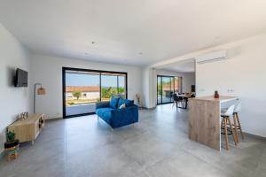 Maisons de vacances Les Lauriers Roses - Maison climatisee piscine : photos des chambres