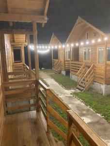 LogInn Family Cabin Cozy Wooden Cottage in Mestia