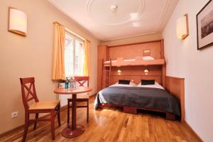 Triple Room room in JUFA Hotel Meersburg