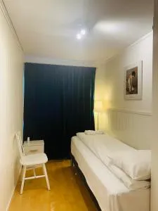 Arctic Inn, cozy single bed private room in a shared apartment with Stunning Tromso Views - Kroken