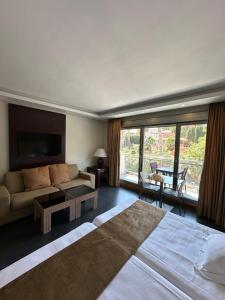 ArtPlatinum SUITES&APARTMENTS