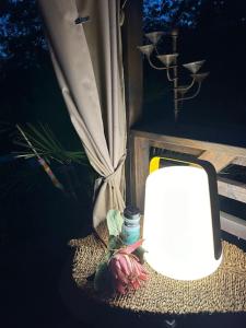 Villas LA BRINDILLE Petit mas provencal meuble de tourisme 3 etoiles 2-3 personnes 1 piece 30 m2 tout confort lisiere foret jardin Jacuzzi Piscine : photos des chambres