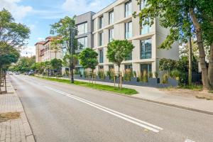 Elegancki Apartament w Sopocie z Parkingiem i Klimatyzacją Blisko Plaży by Rent like home