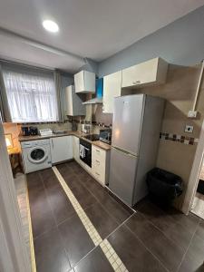 Central London - ground floor 2 bedrooms apartment