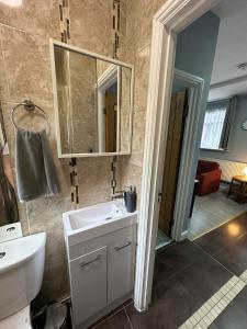 Central London - ground floor 2 bedrooms apartment