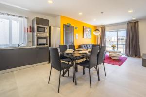 Sleek & Stylish 2BR Accommodation with Large Private Terrace - Close to Saint Julians & Tigne Shopping Mall