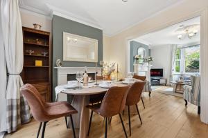 2-Bedroom Stunning, Chic, Spacious & Stylish Retreat, Central Winchester, Free On-Street Parking, Sleeps 6, Pet-Friendly - by Blue Puffin Stays