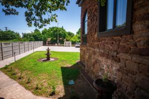 Vöröskő- Házmester- Balatonalmádi