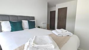 Grand Exchange near Ascot 2 bed with Parking