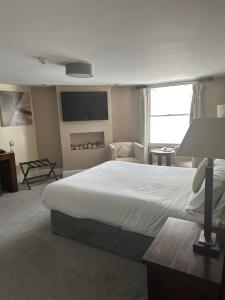 Deluxe Double Room room in The White Hart Hotel