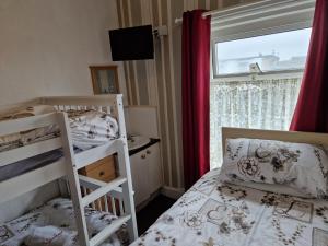 Family Room with Private Bathroom room in Stafford house