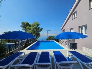 Beachfront Apartments Baricevic with Pool - 策萨利卡