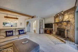 Large Modern-style Condo W Pool, Gym, Game Room - Cullowhee