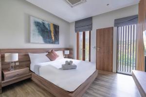 卡塔半山海景别墅villa 1