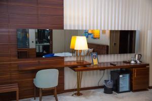 Deluxe Suite room in Gold Majesty Hotel
