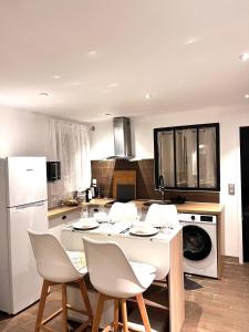 Appartements Appartement a mi chemin entre aeroport et centre ville - Vue sur les montagnes - Echappee Belle : photos des chambres
