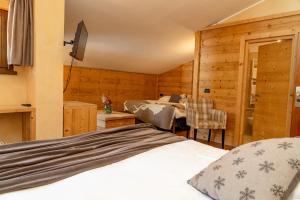 Quadruple Room with Mountain View room in Hotel Nevada