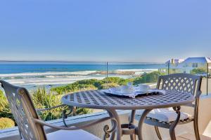 Hermanus Beachfront Lodge