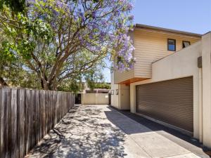 Jacaranda Lane - Sleek & Modern - Central