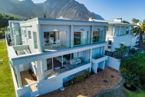 Hermanus Beachfront Lodge