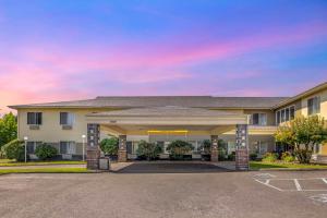 Comfort Suites Near Vancouver Mall