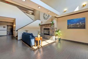 Comfort Suites Near Vancouver Mall