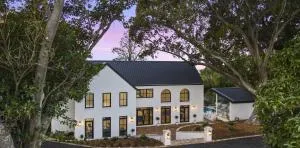 Elouera House - Luxury Secluded Retreat with Private Pool - Kiama Downs