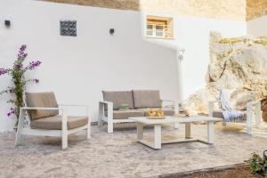 Travel Rooms - Arenella Holidays