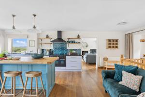 Rocket House - Large family home perched above the river