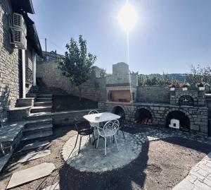 Sunrise House - Swimming Pool