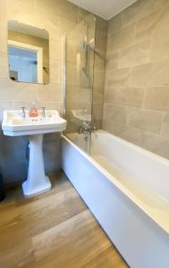 Contractor Friendly 2-Bed - Fast Wi-Fi & Netflix