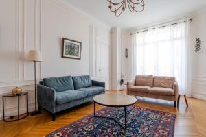 Veeve - Avenue to the Eiffel Tower