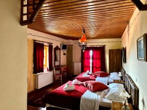 Quadruple Room with Lake View and Fireplace room in Iaspis Guesthouse
