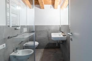 Apartamento de 3 dormitorios con balcón