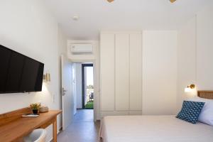 Villa Sun, Roussospiti