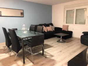 Vila Peña Private Apartment with Shared Pool & Gardens