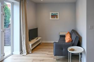 Dings House With FREE Parking In Super Central South West City Location By STAE-Homes