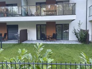 Plażowa Park Apartment with Garden by Noclegi Renters