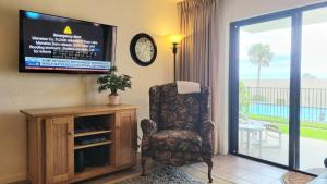 108 - 2 BR Poolside Great View