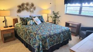 108 - 2 BR Poolside Great View