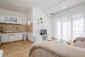 1bd Modern Apt in Dobra Voda with Roof Access "Moka"