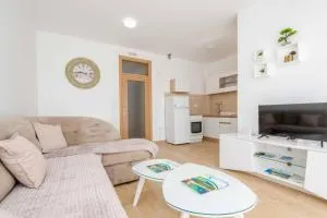 1bd Modern Apt in Dobra Voda with Roof Access "Moka" - Pečurice