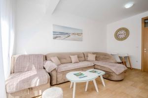 1bd Modern Apt in Dobra Voda with Roof Access "Moka"