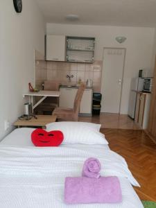 Lovely studio in Dubec, ideal for one person 