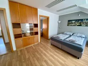 3-Bedroom apartment in Rajhrad, with kitchen, 2 bathrooms, parking - Židlochovice