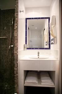 Hotels Le Saint Erasme, Hotel Eco Friendly : Chambre Triple Classique avec Patio