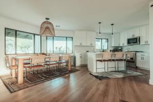 Vista El Pomar-Luxe Hill Top Home