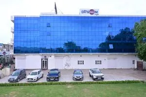 Date Palm Hotel - Machhrauli